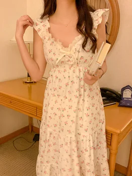 Летняя ночная рубашка с розовым цветочным принтом, Женская Сексуальная Длинная пижама с V-образным вырезом, Кружевные оборки, бант, ночное платье на бретельках, Корейское Элегантное Ночное платье на бретельках